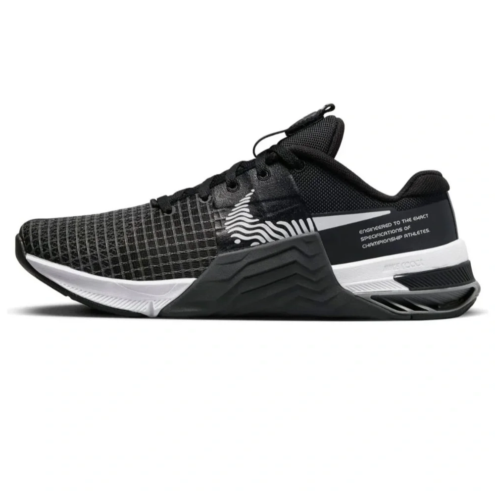 Nike Black and White Training Shoes - Picture 1 of 6